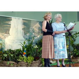 Felicity Anderson and Margaret Buchanan singing at the Aussie Lunch day, Ipswich, June 2003