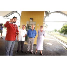 Premier Peter Beattie with unidentified people at Oxley railway station, Ipswich, February 2003