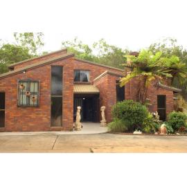 Unidentified dark brick house, Ipswich, February 2003