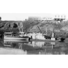 Eclipse (boat), owned by Percy Manders, unloading timber from New Zealand to Hancock Brothers, Ipswich, c.1930s