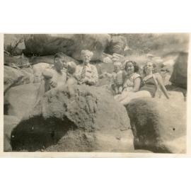 Group on Magnetic Island, 1940sIHMP00334