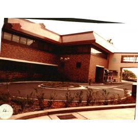 RECONSTRUCTION of the 80s: Driveway and roundabout 1985