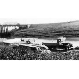 Luya Julius (truck) being pulled from Bremer River at Nicholas Street, Ipswich, by Percy Manders' truck, c.1935