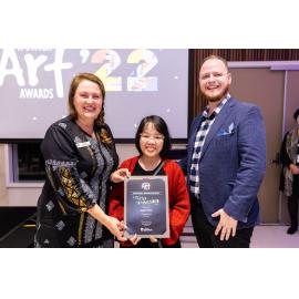Mayor Teresa Harding with artist Quynh Phan and Councillor Andrew Fechner, at the Ipswich Art Awards, 2022