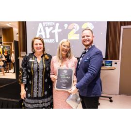 Mayor Teresa Harding with artist Kirsty O'Brien and Councillor Andrew Fechner at the Ipswich Art Awards, 2022
