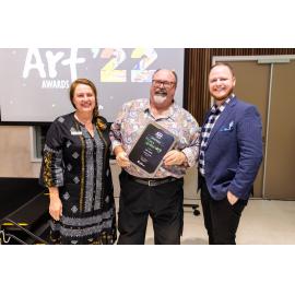 Mayor Teresa Harding with artist Glenn Smith and Councillor Andrew Fechner, at the Ipswich Art Awards, 2022