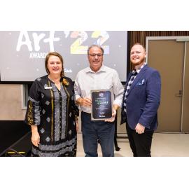 Mayor Teresa Harding with artist Grant Quinn and Councillor Andrew Fechner, at the Ipswich Art Awards, 2022