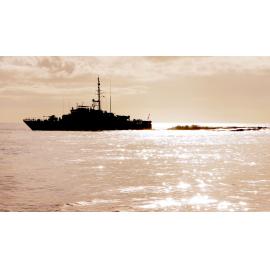HMAS Ipswich on its last journey before being decommissioned, Moolooaba, Queensland, April 2007