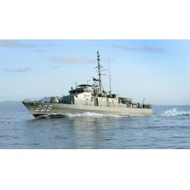 HMAS Ipswich on its last journey before being decommissioned, Moolooaba, Queensland, April 2007