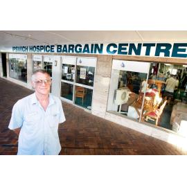 Alan Cowell of Ipswich Hospice Bargain Centre, Brisbane Street, Ipswich, May 2007