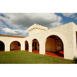 Unidentified Mediterranean style castle in Wanora, Ipswich, November 2008