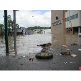 Flood waters around Coles supermarket, Ipswich 2011