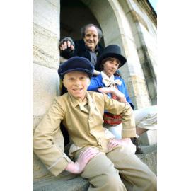 Simon Drew(Oliver), Ken Mundt(Fagan) and Elizabeth Drew (Artful Dodger) performing in the Oliver Musical, Ipswich, July 2004  