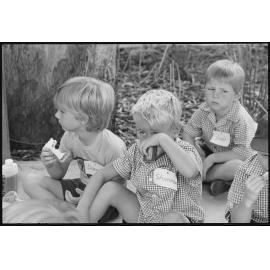 Unidentified primary school students, first day of school, Ipswich, January 1986