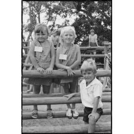 Unidentified primary school students, first day of school, Ipswich, January 1986