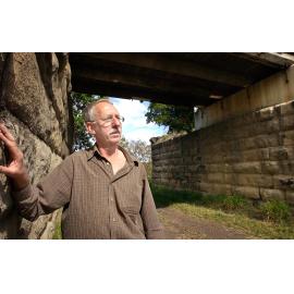 David Kernke at the Heiner Road bridge, Ipswich, September 2004 