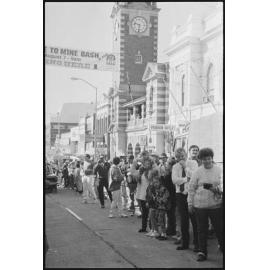 Crowd watching Variety Bash vehicles drive down Brisbane Street, Ipswich, 5th August 1994