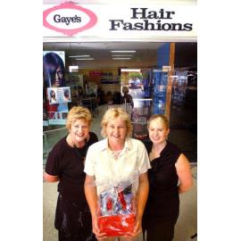 Winner of the readers competition Angela Pawson , with Gaye Anderson and Charne Quinn, Ipswich, 9th February 2005
