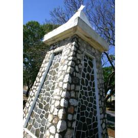Cunningham memorial, at the base of Cunningham's Knoll, Queen Victoria Parade, Ipswich, 2005