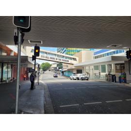 Street level and elevated pedestrian walkways over Bell Street, Ipswich, March 2024