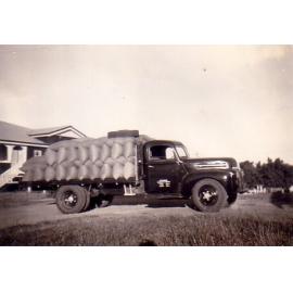 Don Risson's neatly loaded Ford in 1950