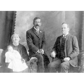 Barker family portrait, Ipswich, 1911