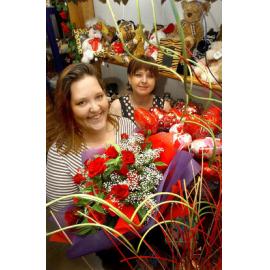 All's Rosy Florist owner Fleur De Thier and florist Kim Finemore are all ready for the Valentine's Day rush, Ipswich, 4 February 2005 