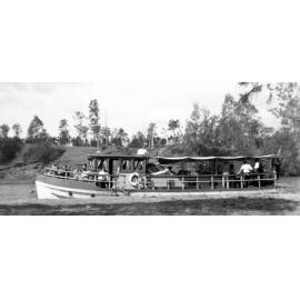 Percy Mander's boat, the Srednam, 1940s