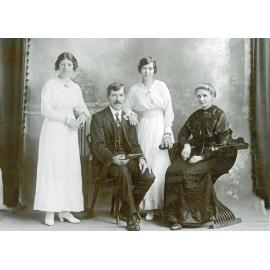Family of William Noble, Ipswich, 1915 - 1917