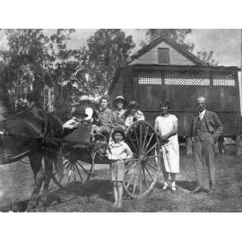 Group behind shop, next to Penhelyg, 43 William Street, Goodna, Ipswich, early 1920s