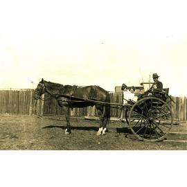 Thomas Kerwin with his children, Purga, Ipswich, c.1922