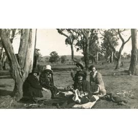 Ipswich group picnicking at Mutdapilly, Ipswich, 1930s
