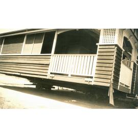Relocating house from Woodford Street to 4 Shine Street, One Mile, Ipswich, 1939