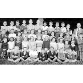 Marburg Rural School students, Grades 2 and 3, Marburg, Ipswich, 1950
