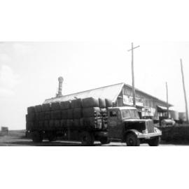 Maranoa Transport truck, Marburg, Ipswich, 1950