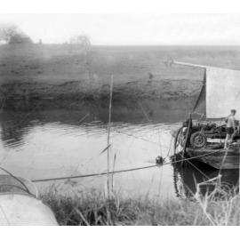 Laying sewerage pipes across the Bremer River, Ipswich, 1950