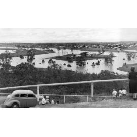 Flood waters from Denmark Hill towards One Mile bridge, Ipswich, 1947