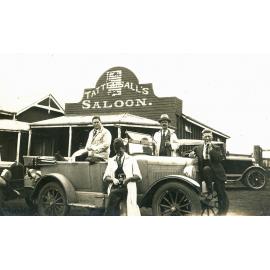 George Hastings with unidentified men in front of Tattersalls Saloon, late 1920s