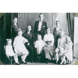 Herbert and Anna Hoare and family, Ipswich, c.1915