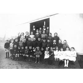 Students at Purga State School, Purga, Ipswich, 1913-1914