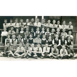 Students from Grade 1, St Mary's Infant School, Ipswich, 1948