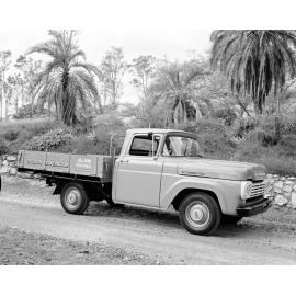 Ford utility truck, of  H. (Mick) Thorne, building contractor, Ipswich, 1960