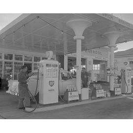 Staff at Eric Townsley's BP Service Station, Brisbane Road, East Ipswich, 1961