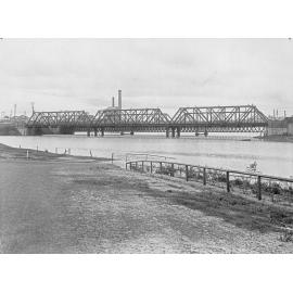 Railway Bridge, Bremer River in flood, Ipswich, January 1927