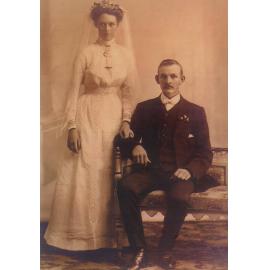 Wedding photograph of Carl Francis Schmeider and Martha Elizabeth Grills (1912)